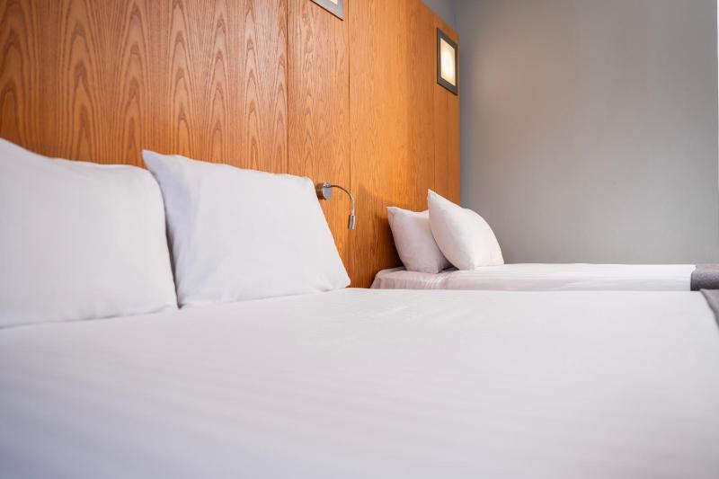 Standard Room with One Double Bed and One Twin Bed image 4