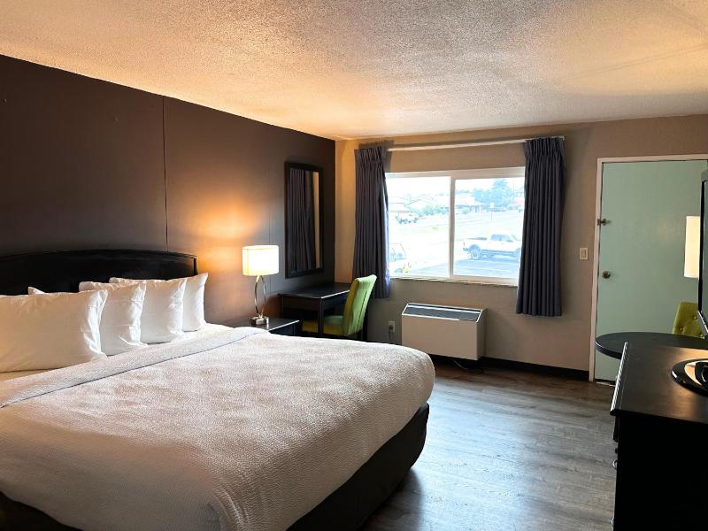 King Room with Balcony image 3