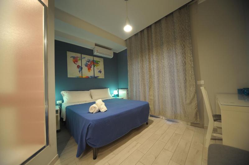 Deluxe Room image 3