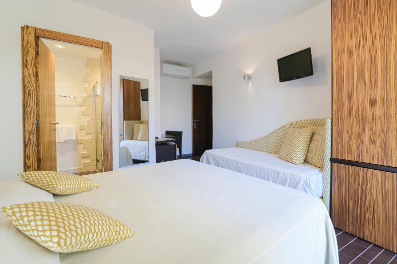 Superior Triple Room image 2