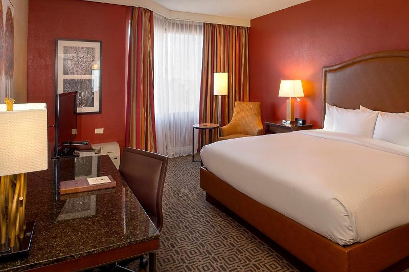 King Room - Non-Smoking image 3