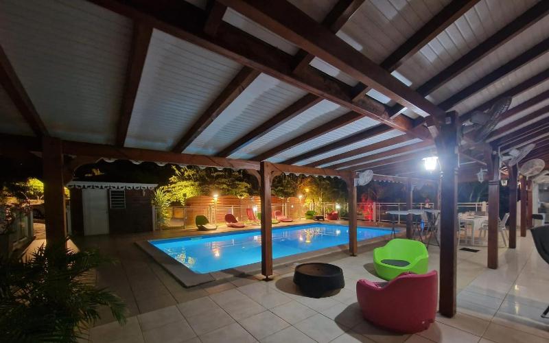 Maison charmante à Le Moule avec piscine partagée - image 6