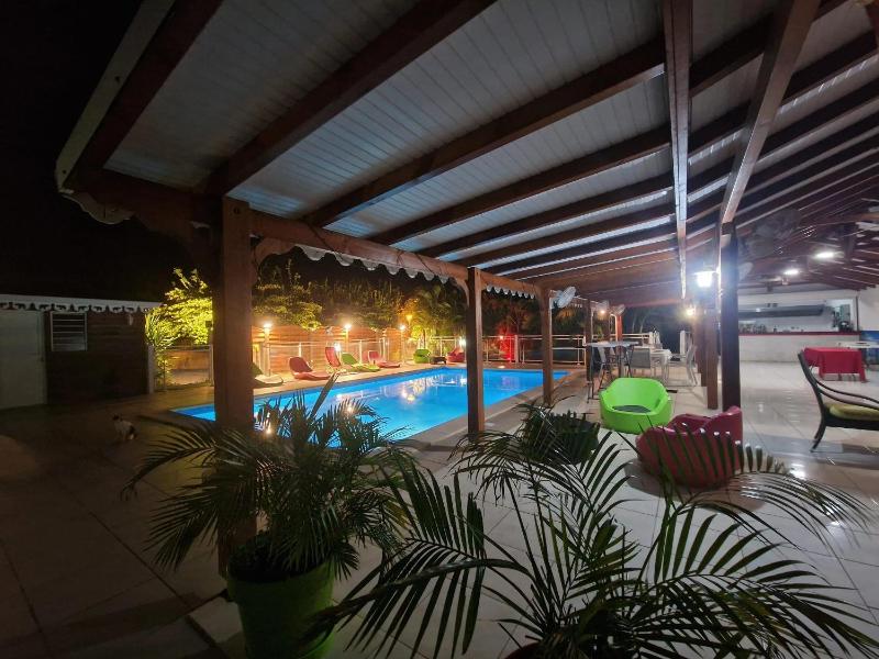 Maison charmante à Le Moule avec piscine partagée - image 10