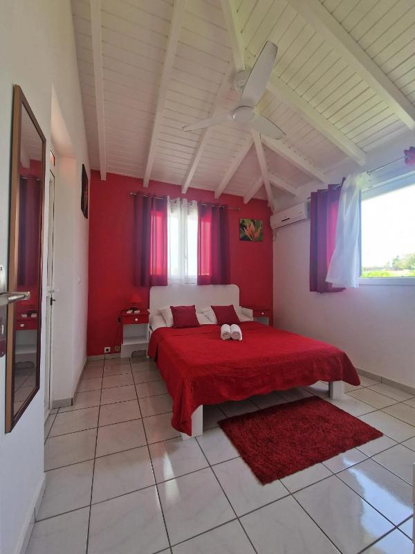Maison charmante à Le Moule avec piscine partagée - image 4