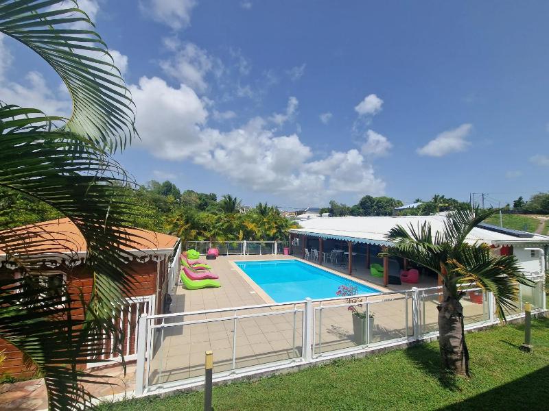 Maison charmante à Le Moule avec piscine partagée - image 3