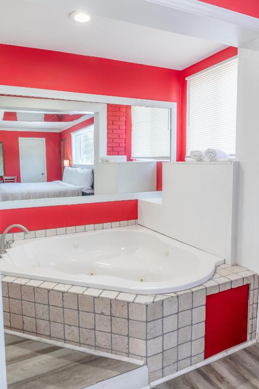 Atlantis Inn - Tybee Island - image 35