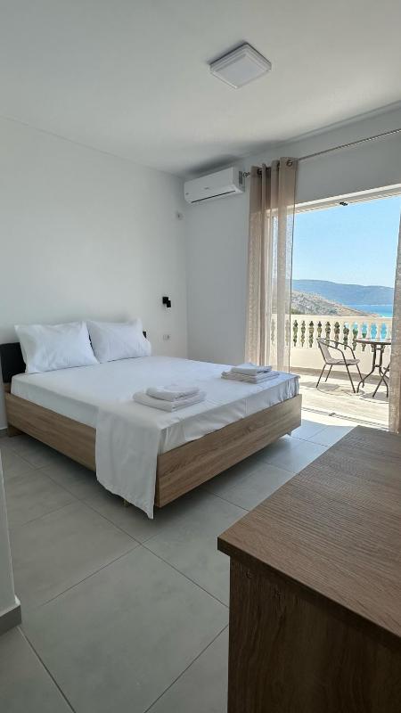 Double Room with Sea View image 1