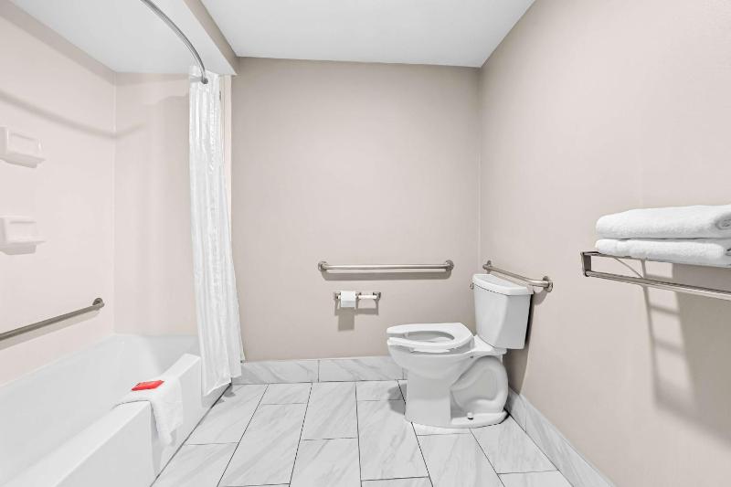 Double Room with Bathtub - Disability Access/Non-Smoking image 2
