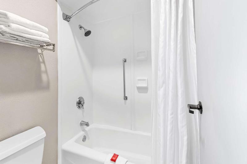 Double Room with Two Double Beds - Pet Friendly/Non-Smoking image 4