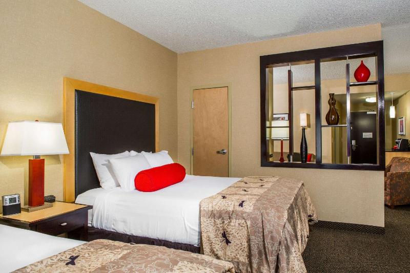 Queen Suite with Two Queen Beds - Non-Smoking image 4