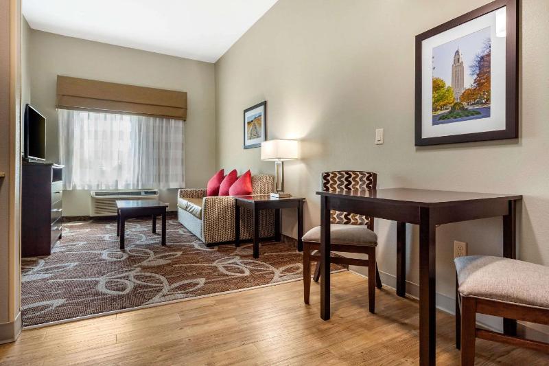 King Suite - Accessible/Non-Smoking image 2