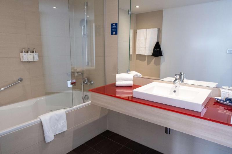 Standard Room - High Floor image 4