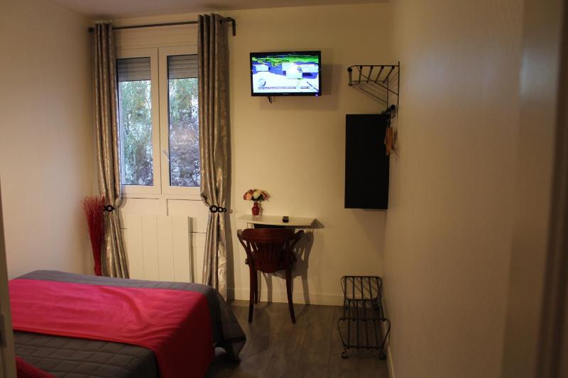 Standard Double Room image 4