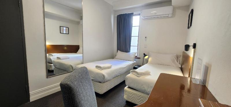 Twin Room with Bathroom image 3