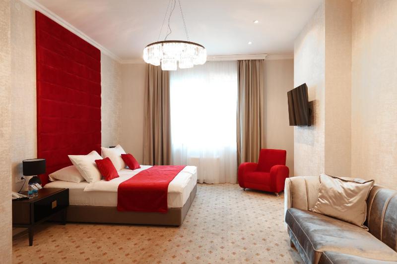 Deluxe Queen Room image 2