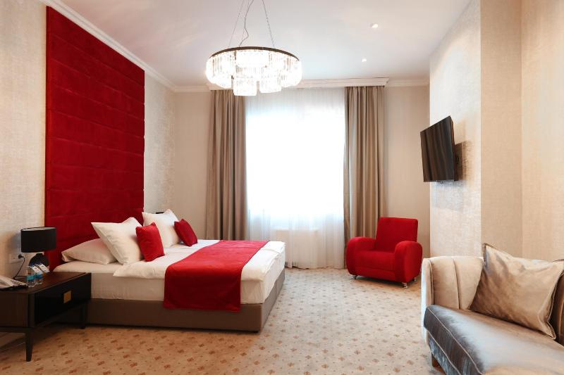 Deluxe Queen Room image 4