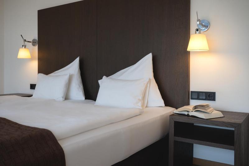 Double Room image 4