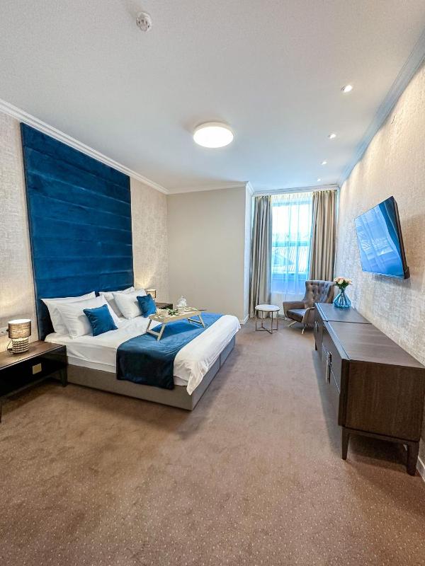 Deluxe King Room image 1