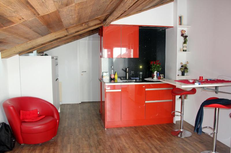 Studio with Balcony image 4