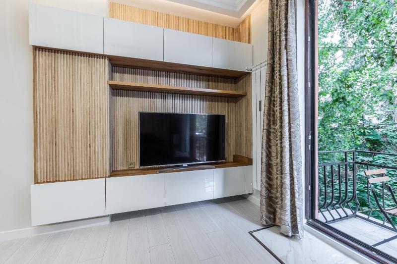 Vitoshka Luxury: 2-BR Retreat - image 15