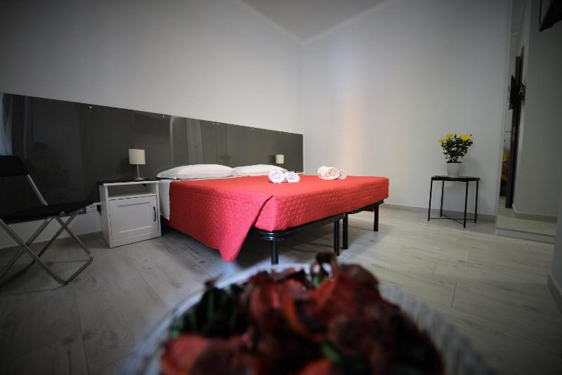 Double or Twin Room image 4