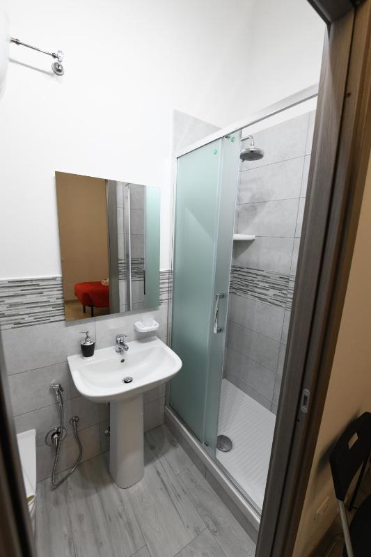 Standard Single Room image 2