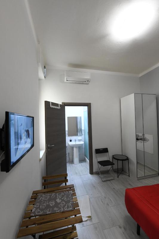 Standard Single Room image 4