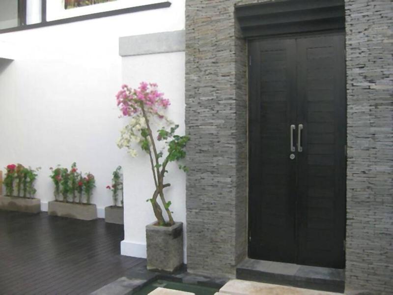 20 off Special Brilliant Location - image 5