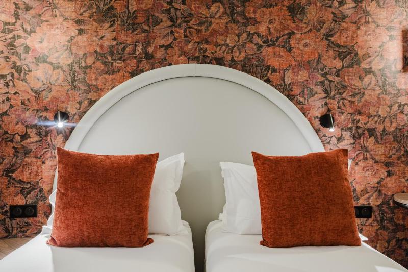 Twin Room image 3