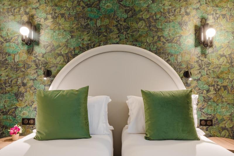 Twin Room image 4