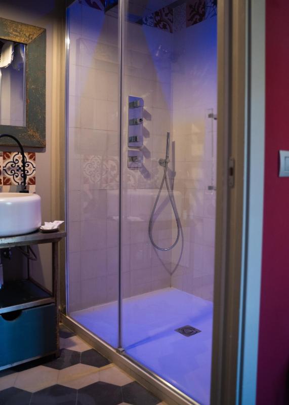 Quadruple Room image 2