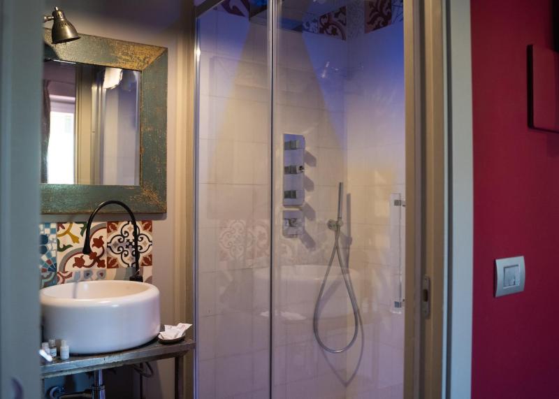 Quadruple Room image 3