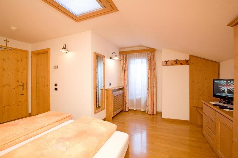 Standard Double or Twin Room with Balcony image 1