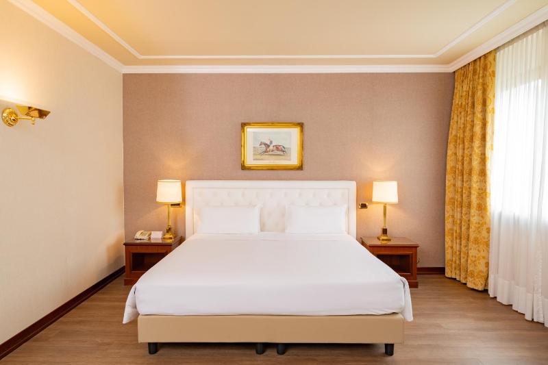 Deluxe Double Room image 1