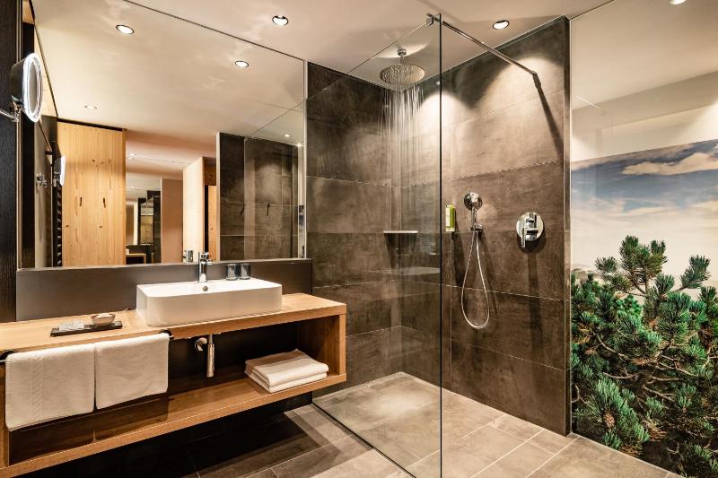 Suite with Mountain View image 3