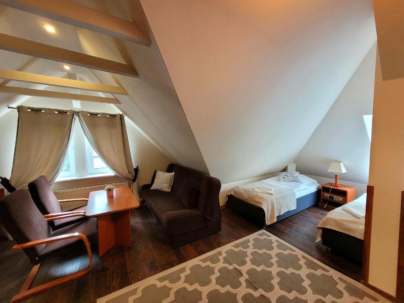 Twin Room- Attic image 3