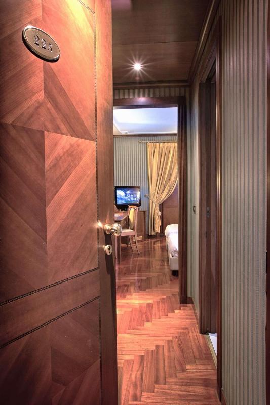 Standard Twin Room image 1