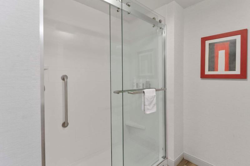 King Room - Non-Smoking image 2