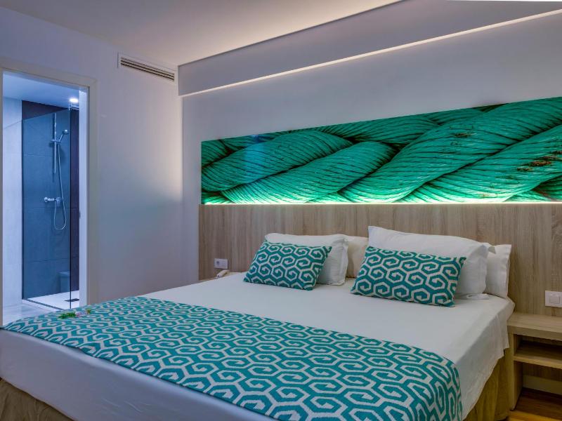 Superior One-Bedroom Apartment image 3