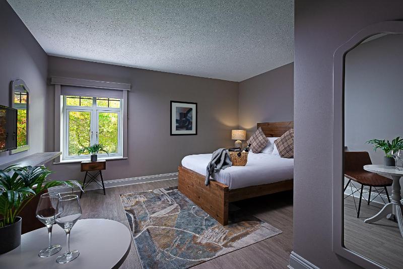 Standard Double Room image 3
