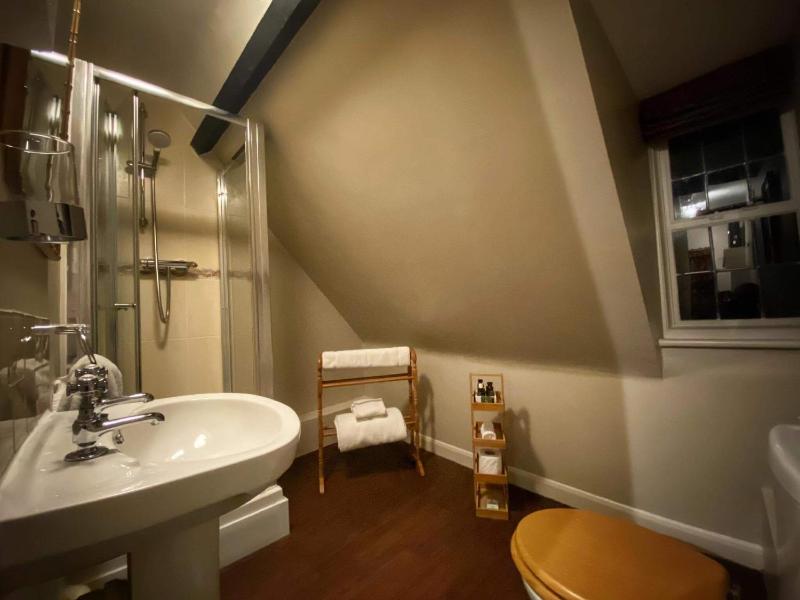 Single Room with Shower image 1