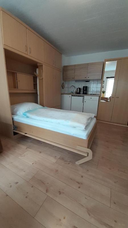 1-Zimmer-Apartment-1-im-1-Obergeschoss - image 2