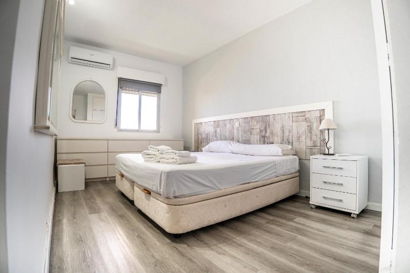 BENALBEACH APARTAMENTO con vistas maravillosas - image 20