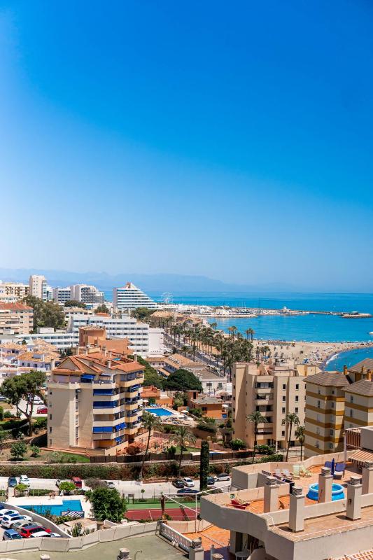 BENALBEACH APARTAMENTO con vistas maravillosas - image 35