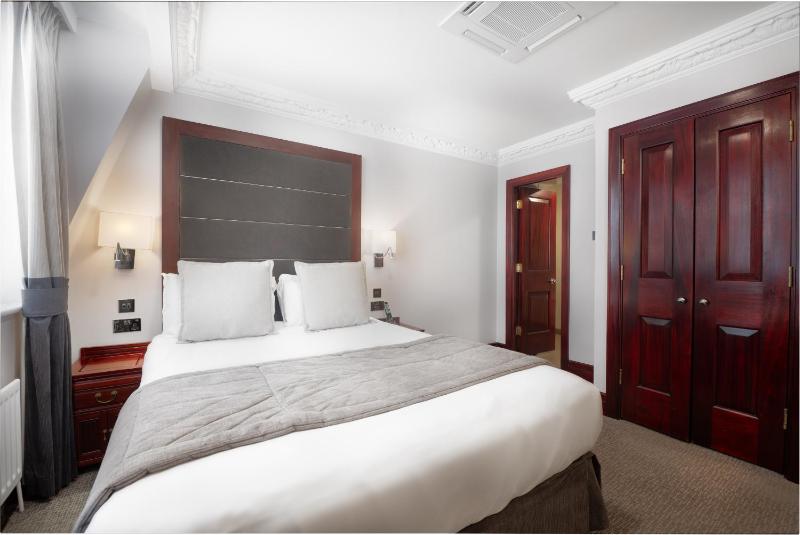 Executive Room image 4