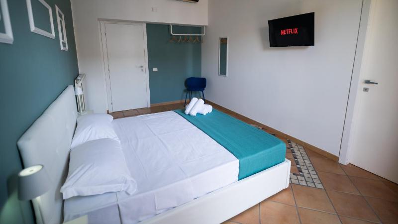 Morant Guest Room - image 15