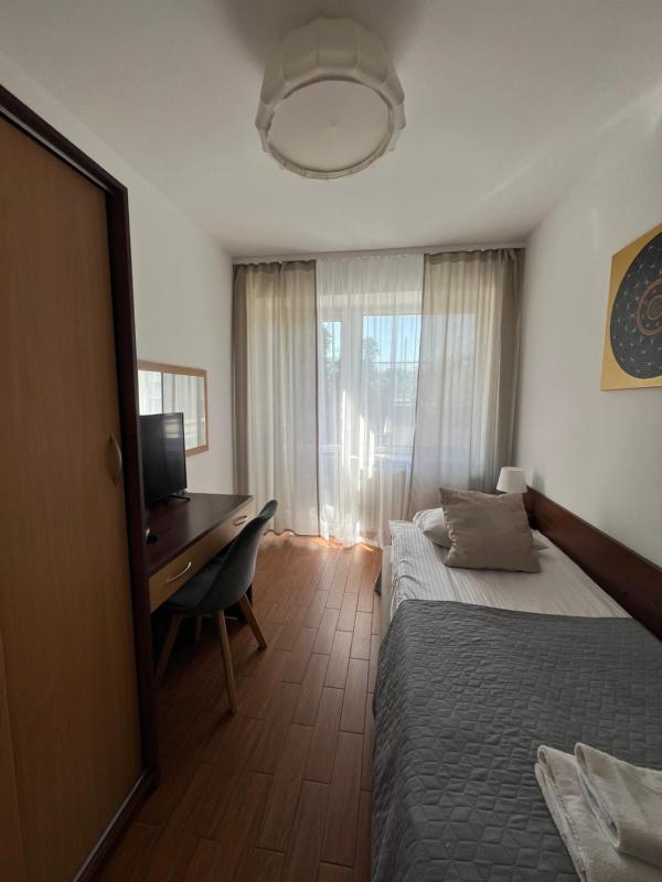 Small Single Room image 2