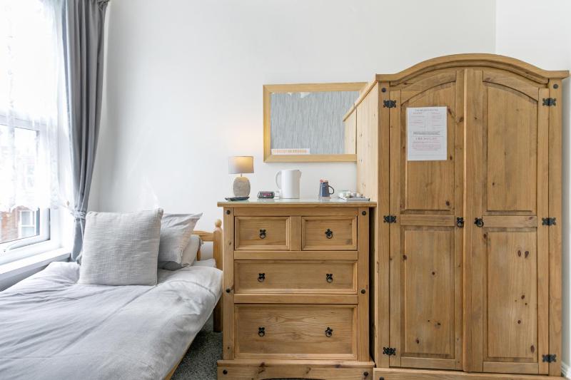 Single Room with Private Bathroom image 1
