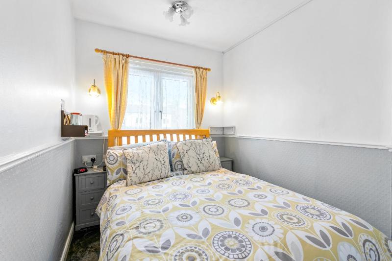 Small Double Room image 1