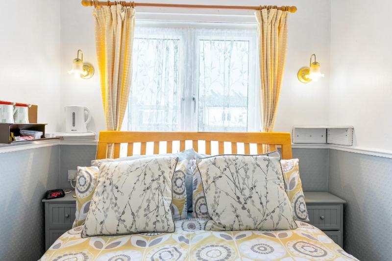 Small Double Room image 3